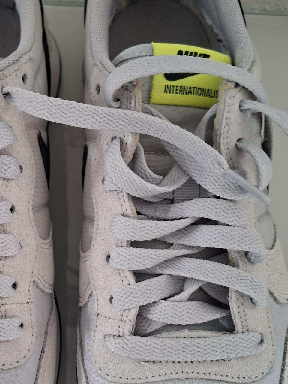 Sneakers Nike maat 41 licht grijs