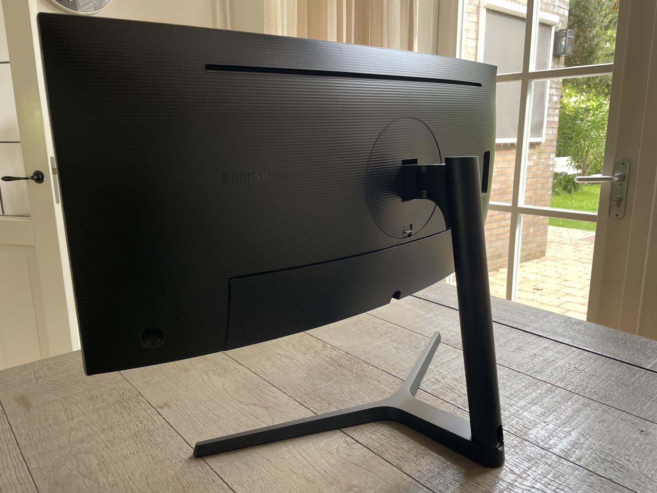 Samsung Curved monitor