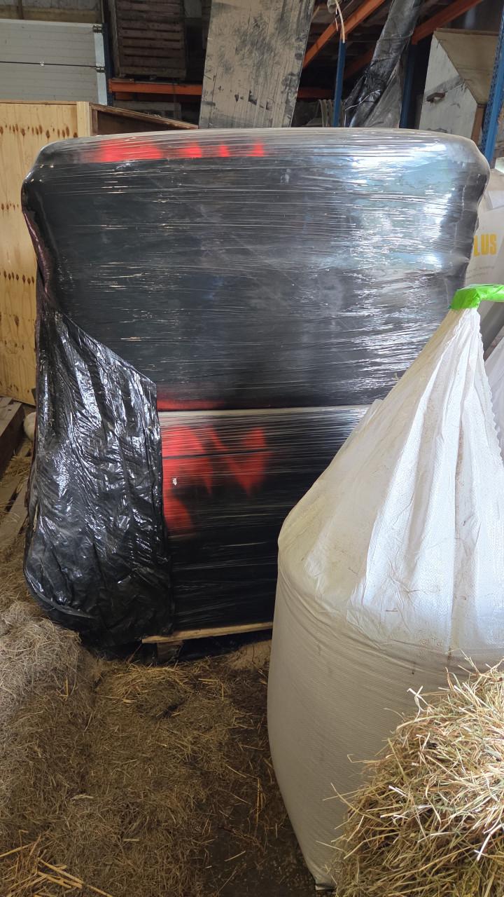 Te Koop Weidehooi grote pakken Graszaadhooi kleine balen 2 wikkelbalen