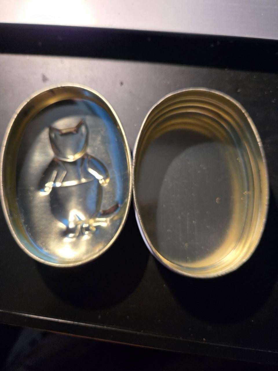 Vintage Beatrix Potter blikje of doosje met een afbeelding van Tom Kitten.