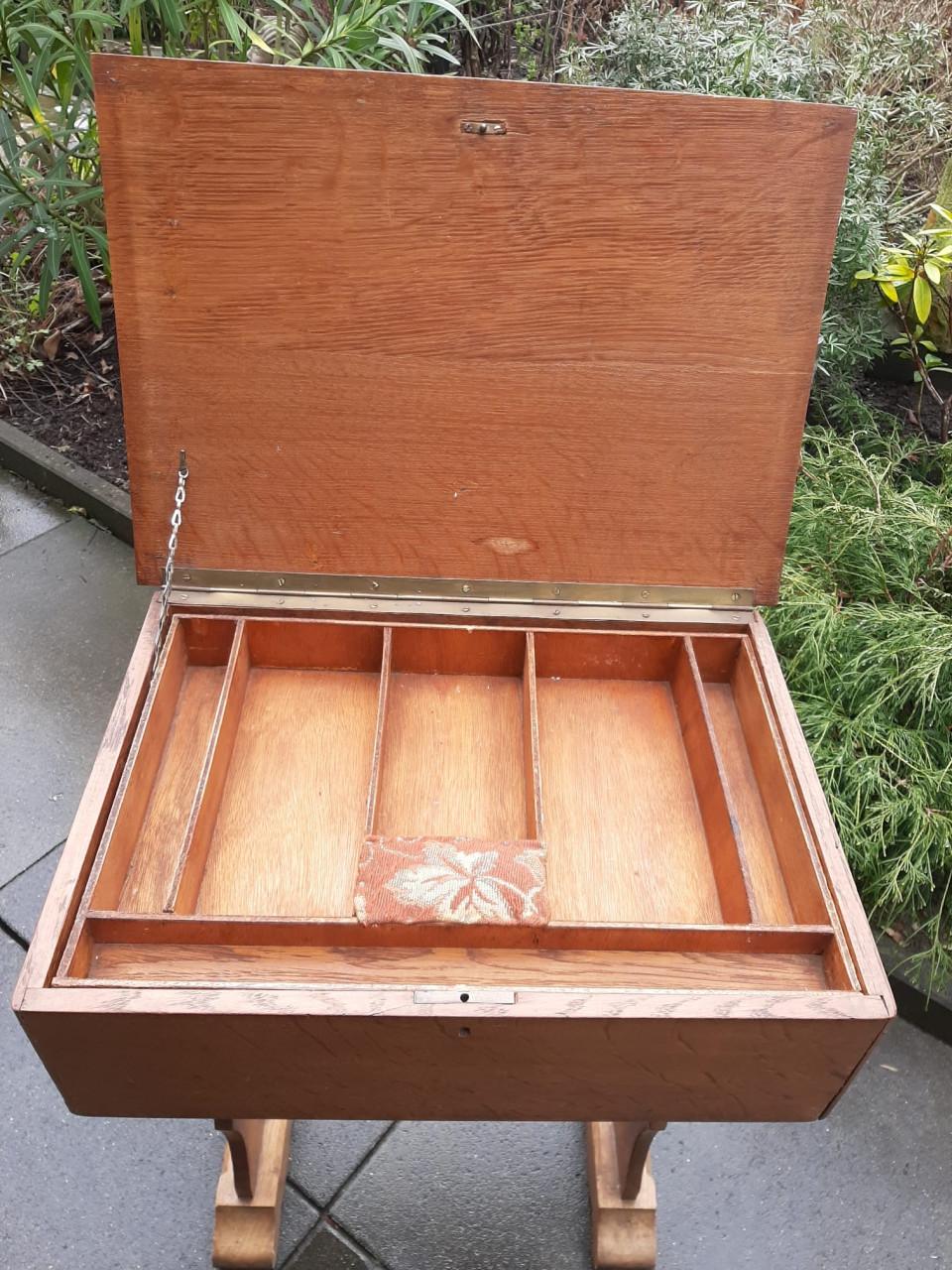 Vintage naaitafeltje