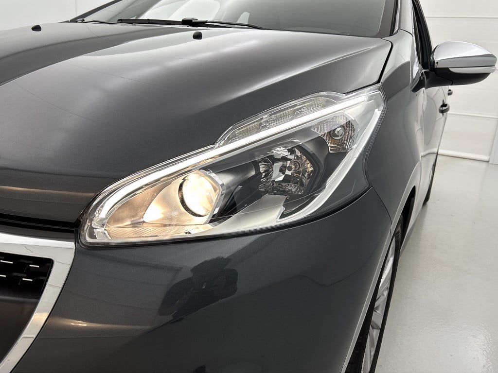 Peugeot 208 82pk allure | rijklaar | navi | parkeersensoren | trekhaak vast
