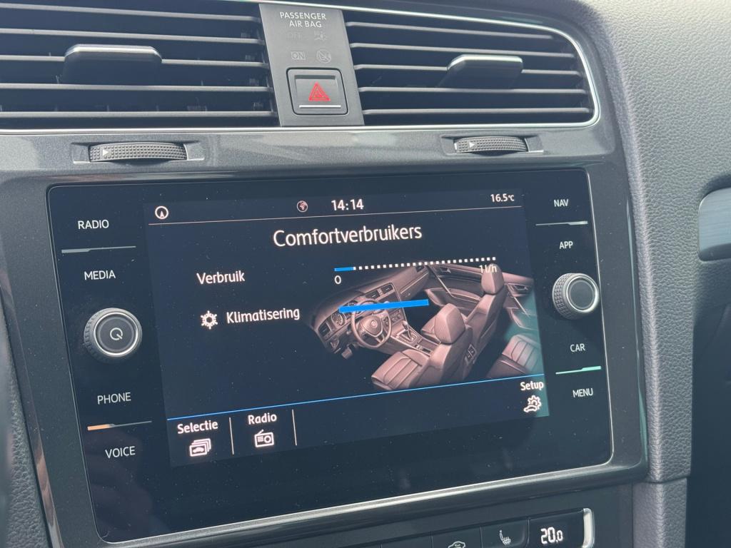 Volkswagen Golf 1.0 tsi * massage stoel * camera * carplay * stoelverwarmin