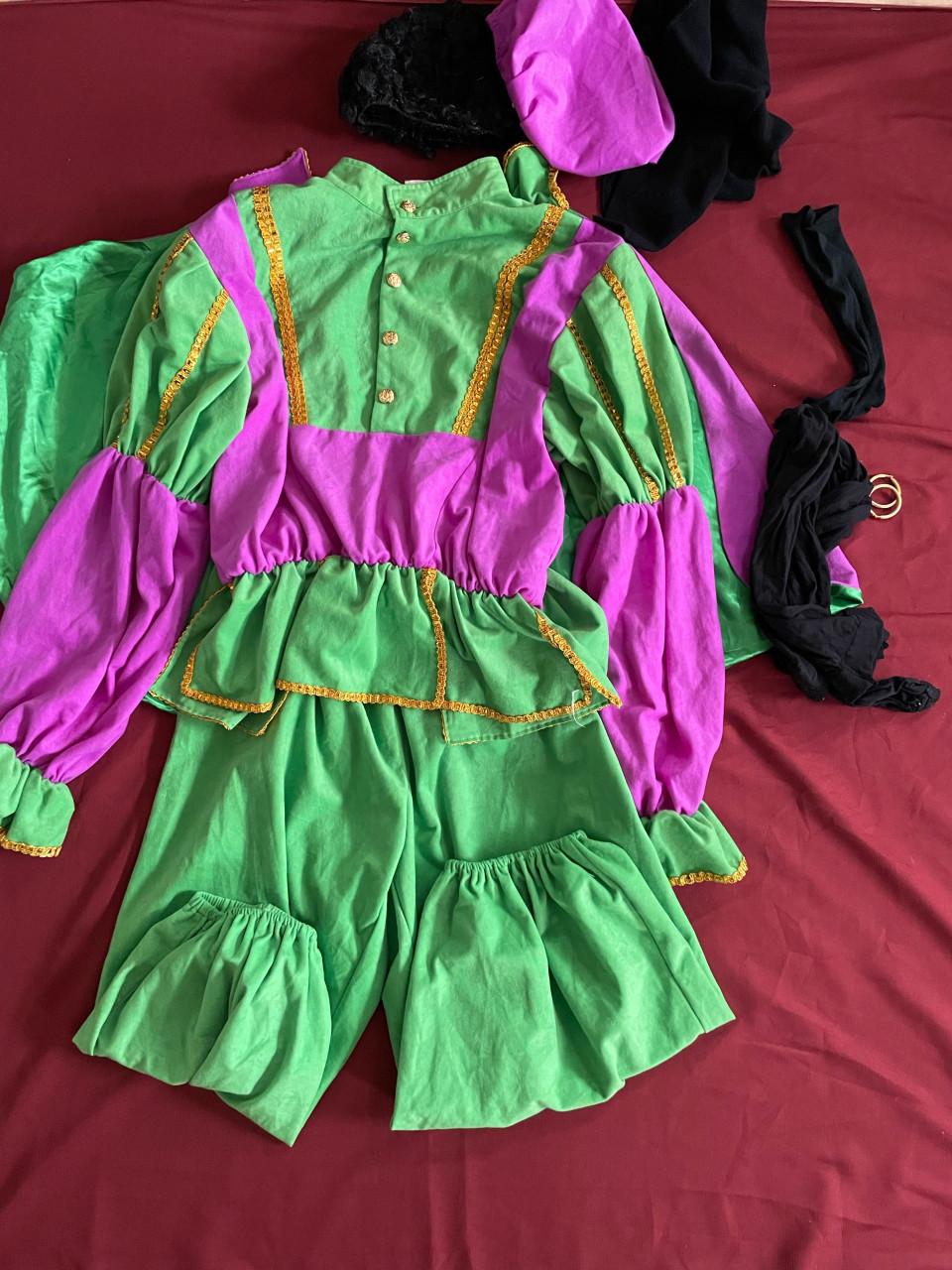 Sint en pieten pakken te huur