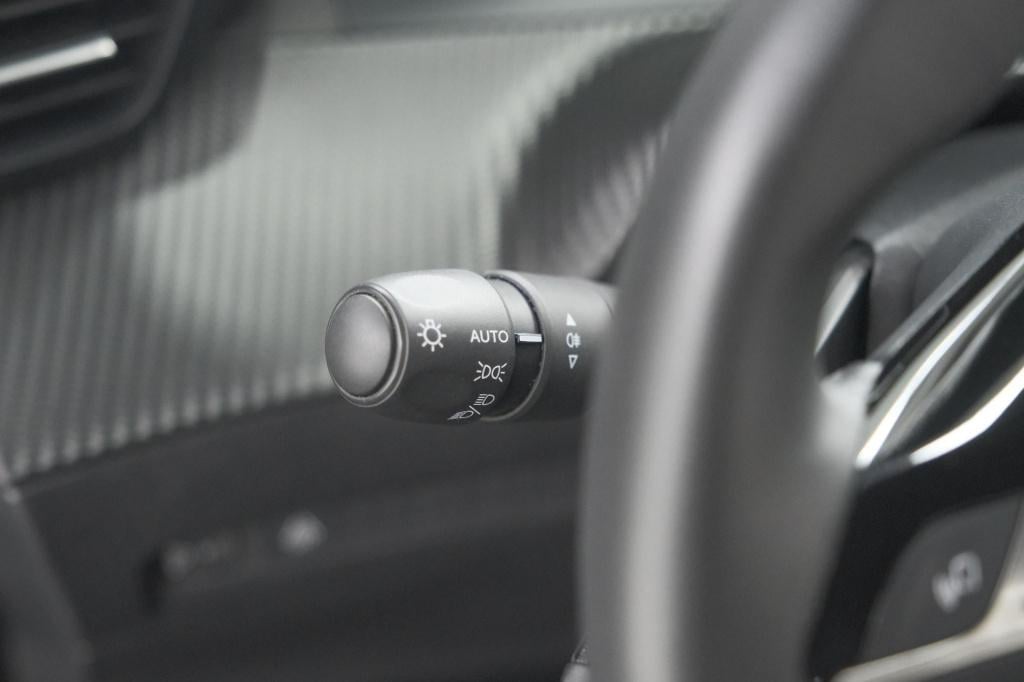 Peugeot 2008 puretech 130 active pack | trekhaak | camera | navigatie | par