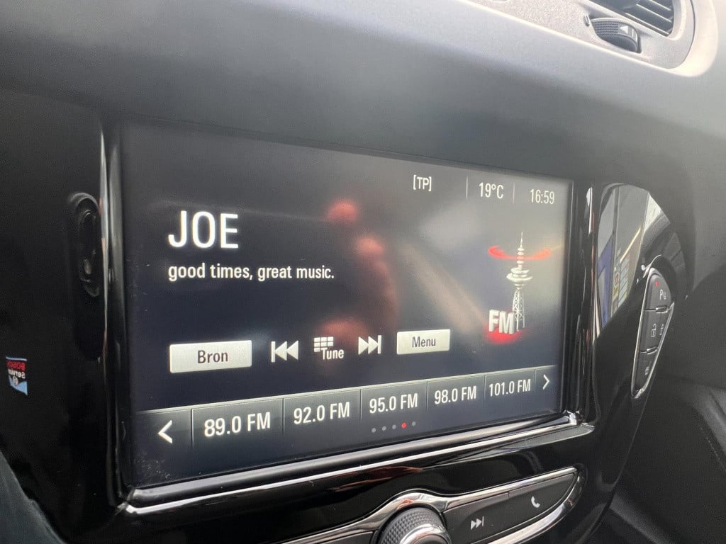 Opel Corsa 1.4 120 jaar edition, carplay, trekhaak enz. enz...