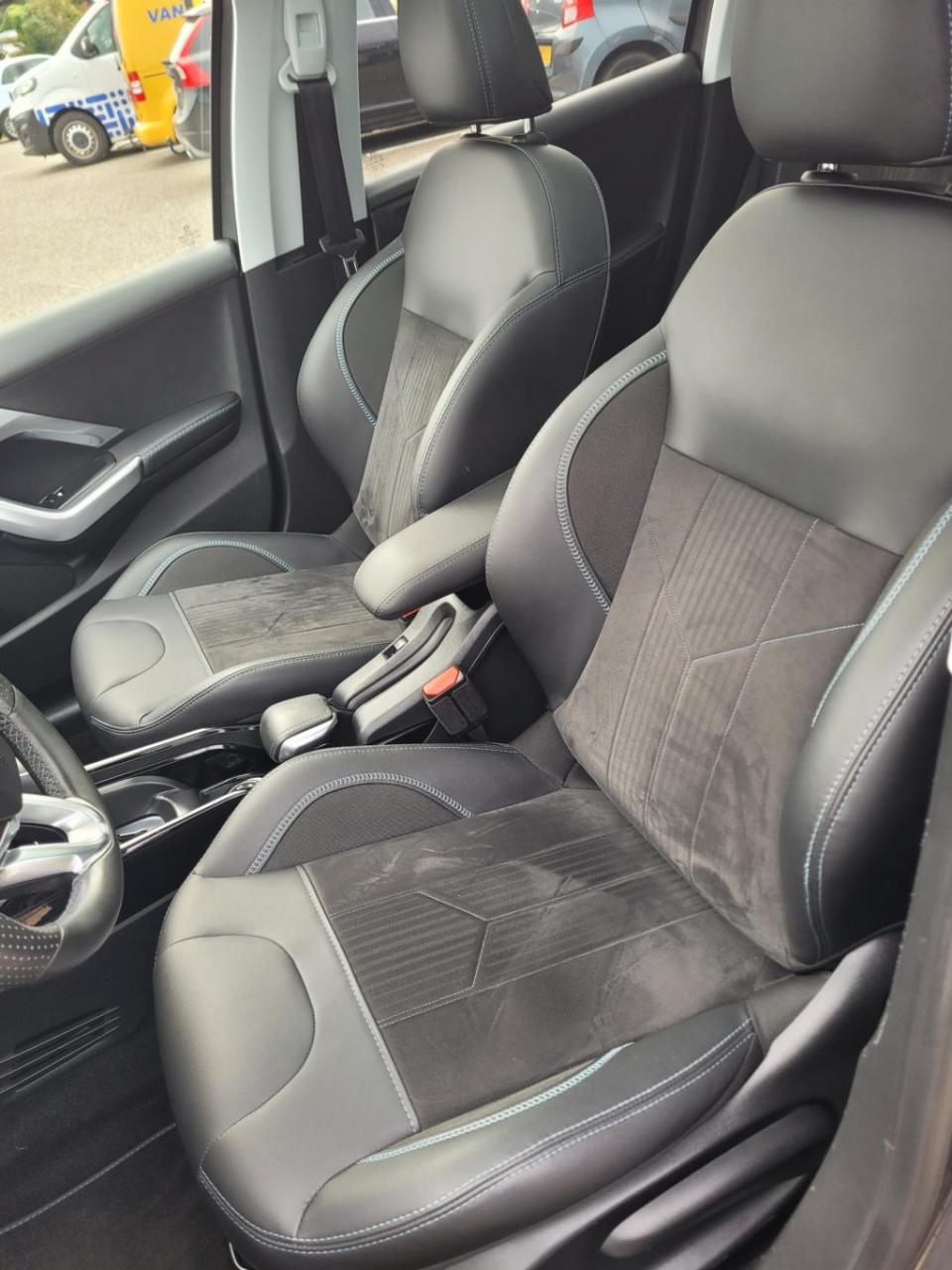 Peugeot 2008 1.2 puretech allure crossway treekhak alcantara leer / navigat