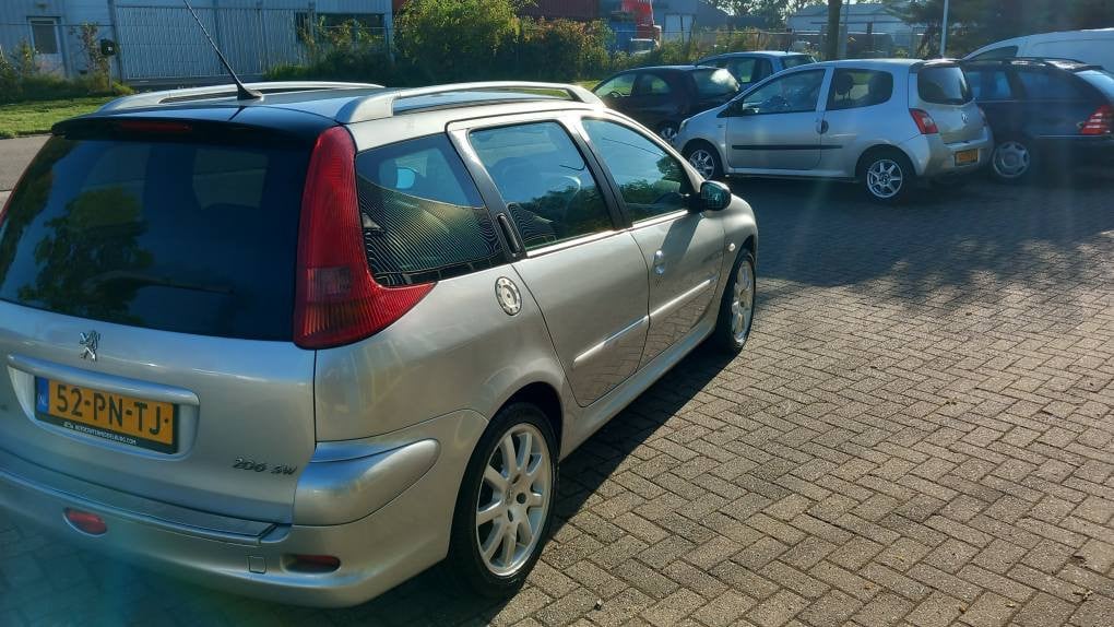 Peugeot 206 1.6 16v Quiksilver station bj:2004 airco apk 2026