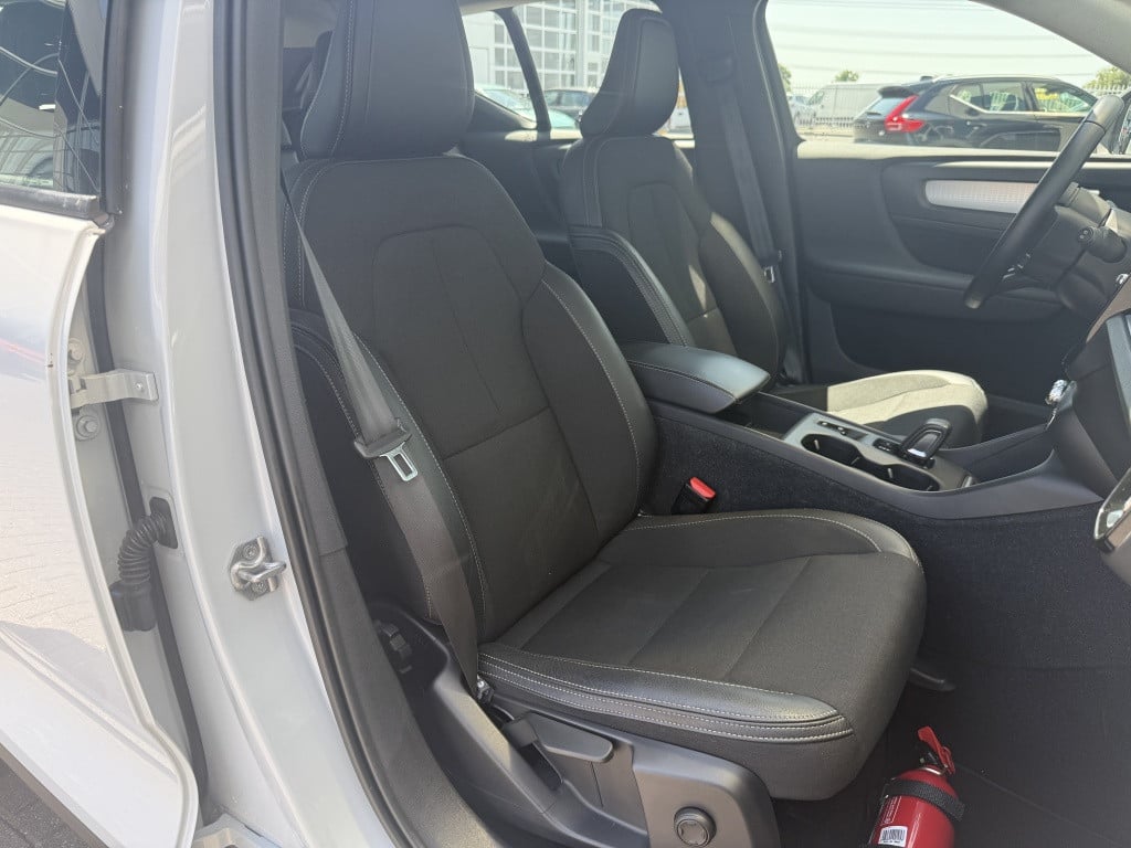Volvo XC40 1.5 t5 te moment pro