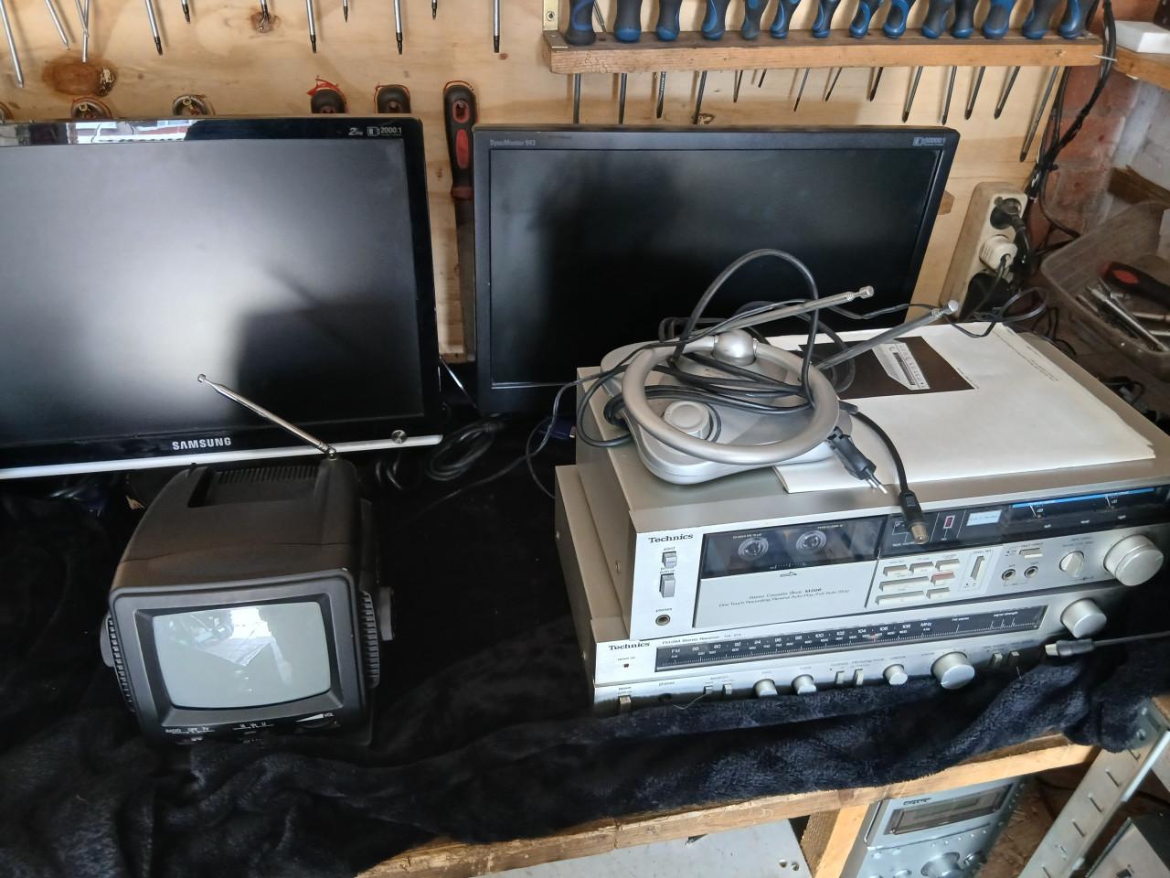 Te koop garage/schuurverkoop allerlei spulletjes koopje in een koop