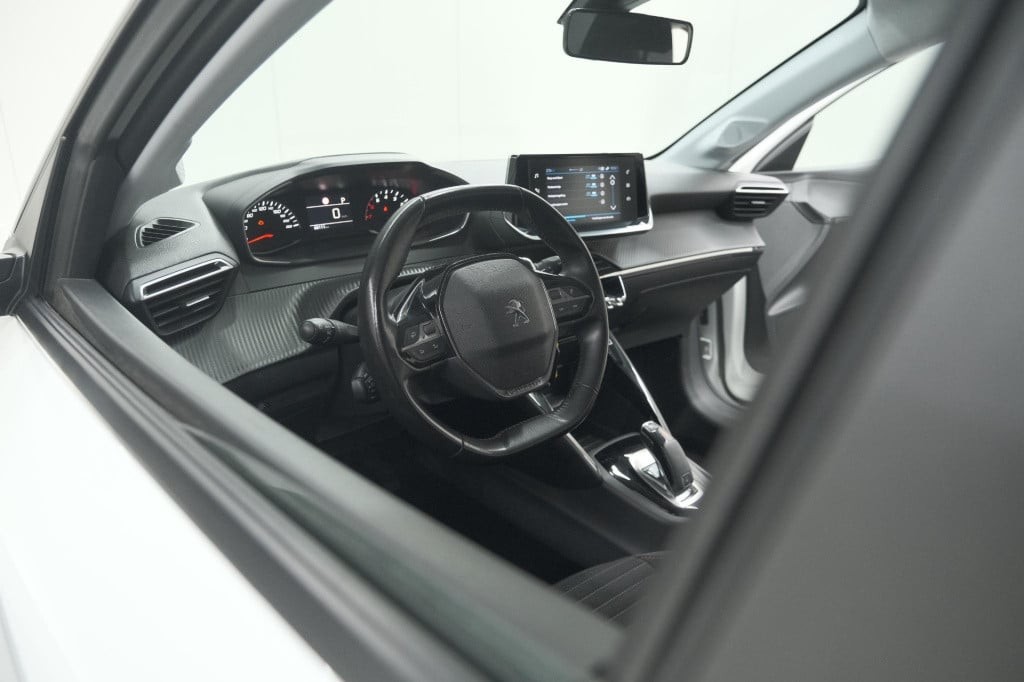 Peugeot 208 puretech 100 eat8 active | trekhaak | parkeersensoren | navigat