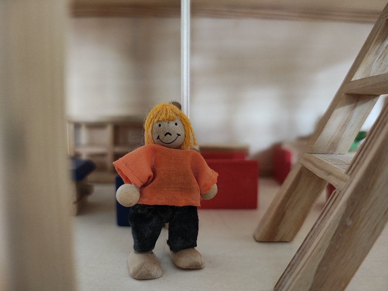 Houten poppenhuis inclusief