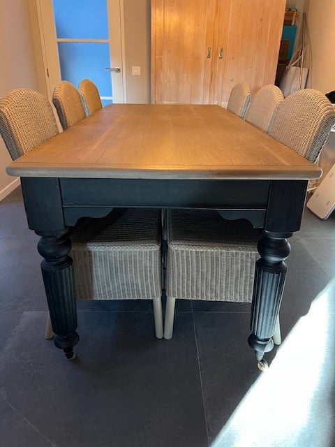Mooie grote eikenhouten eettafel + 6 stoelen