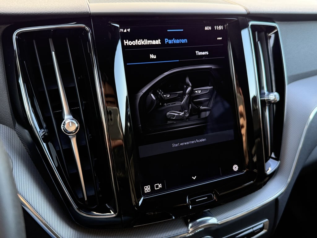 Volvo XC60 t8 455pk recharge plus dark| panodak| adap.cruise| trekhaak| ca