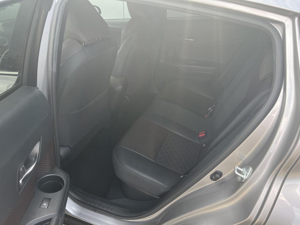 Toyota C-hr 1.8 hybrid executive | all-seasonbanden | dealeronderhouden