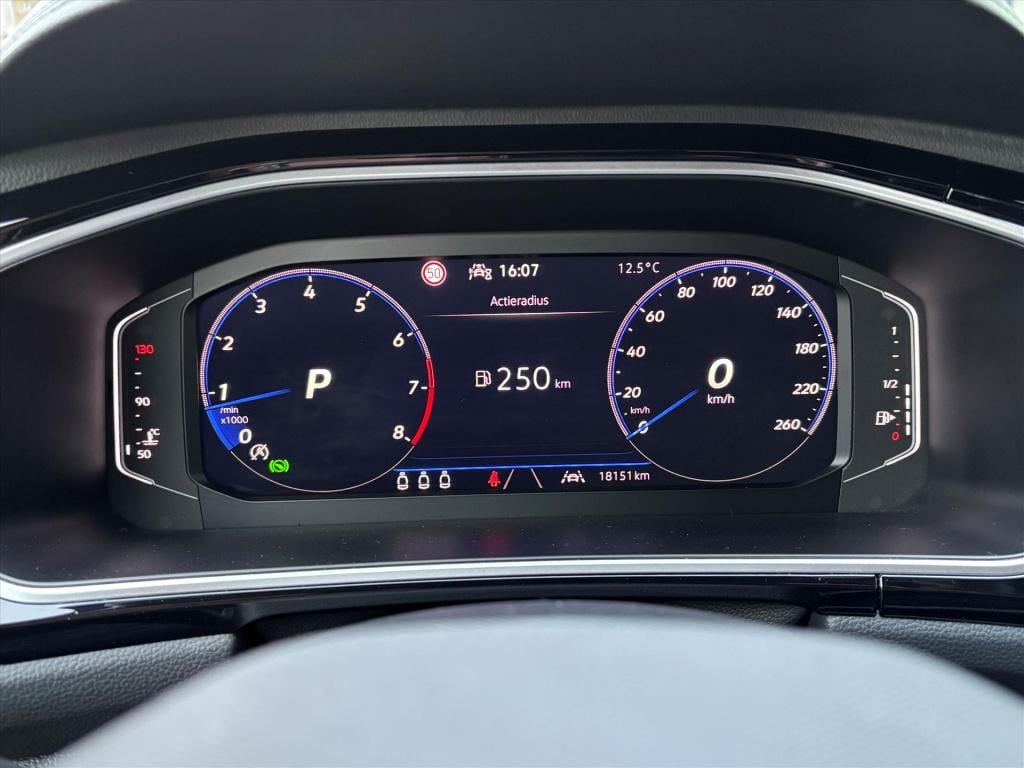 Volkswagen T-roc 1.5 tsi 150pk 7-dsg r-line|camera| dodehoek|carplay|led| r