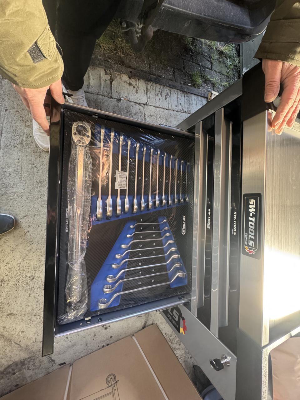 Gereedschaps karren gevuld  4 soorten