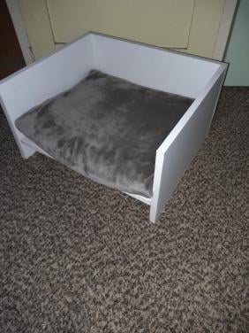 Honden of poezen bak  wit MDF met los kussen