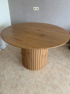 Ronde lamellen eettafel van natuurlijk eiken