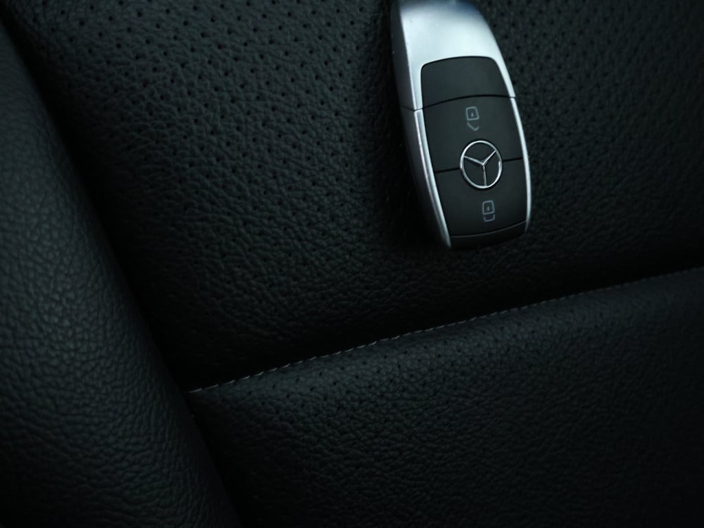 Mercedes-Benz Glc 200 business solution limited | trekhaak | stoelverwarmin