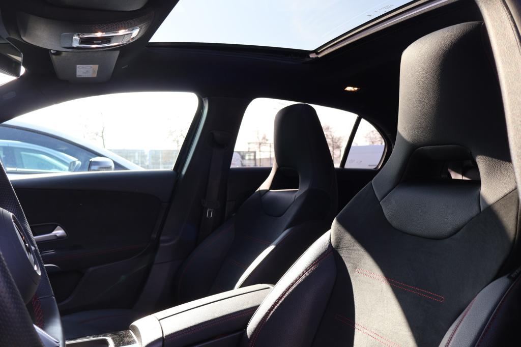 Mercedes-Benz A-Klasse 180 business solution amg i 2025 i panorama dak i mu