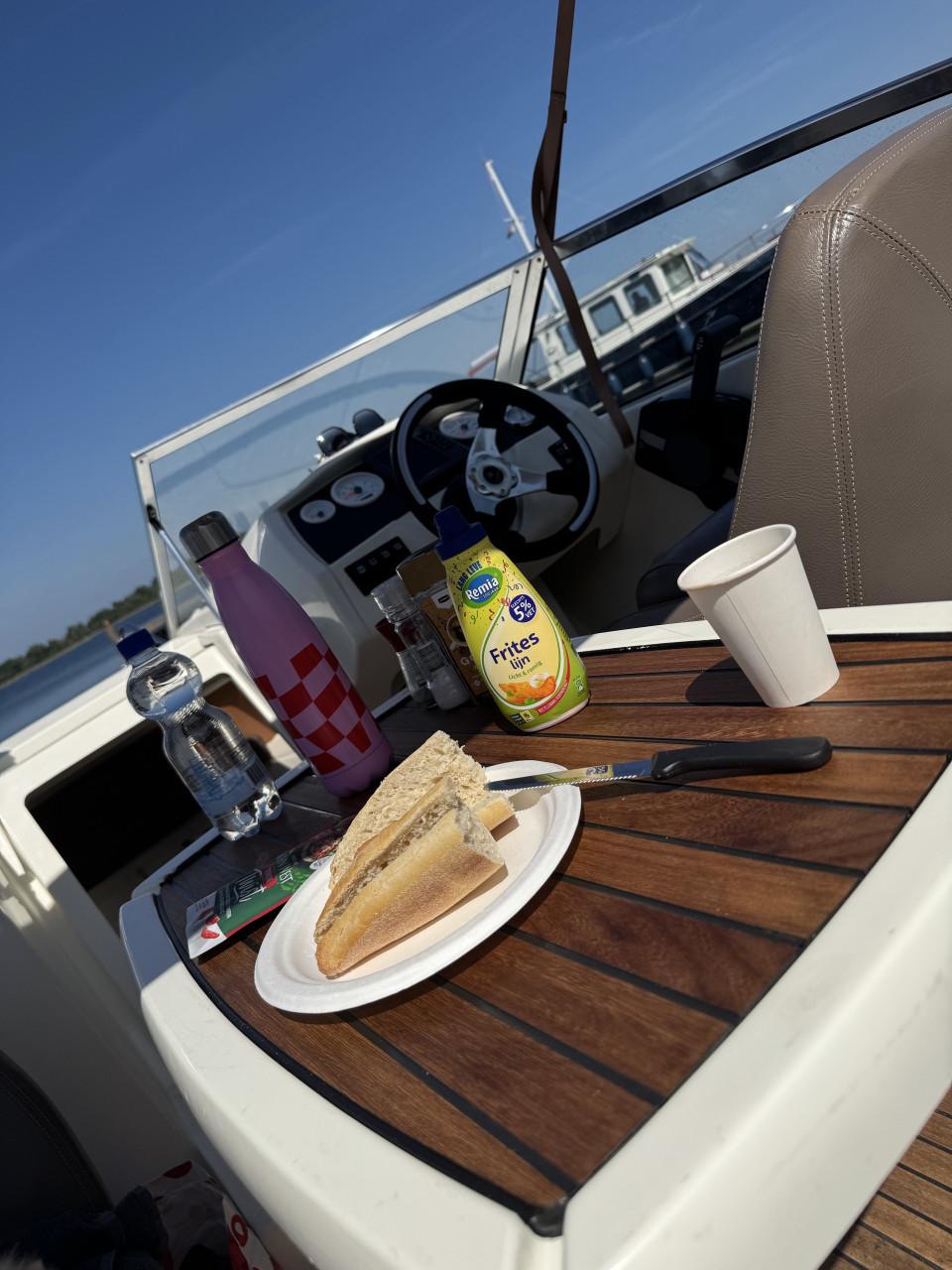 Jeanneau cap camarat 5.5 DC