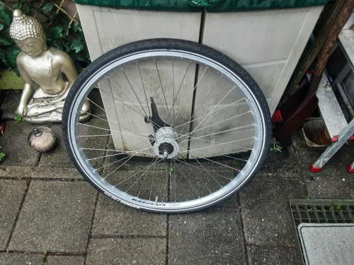Batavus 28 inch shimano voorwiel, naafdynamo, rollerbrake rem