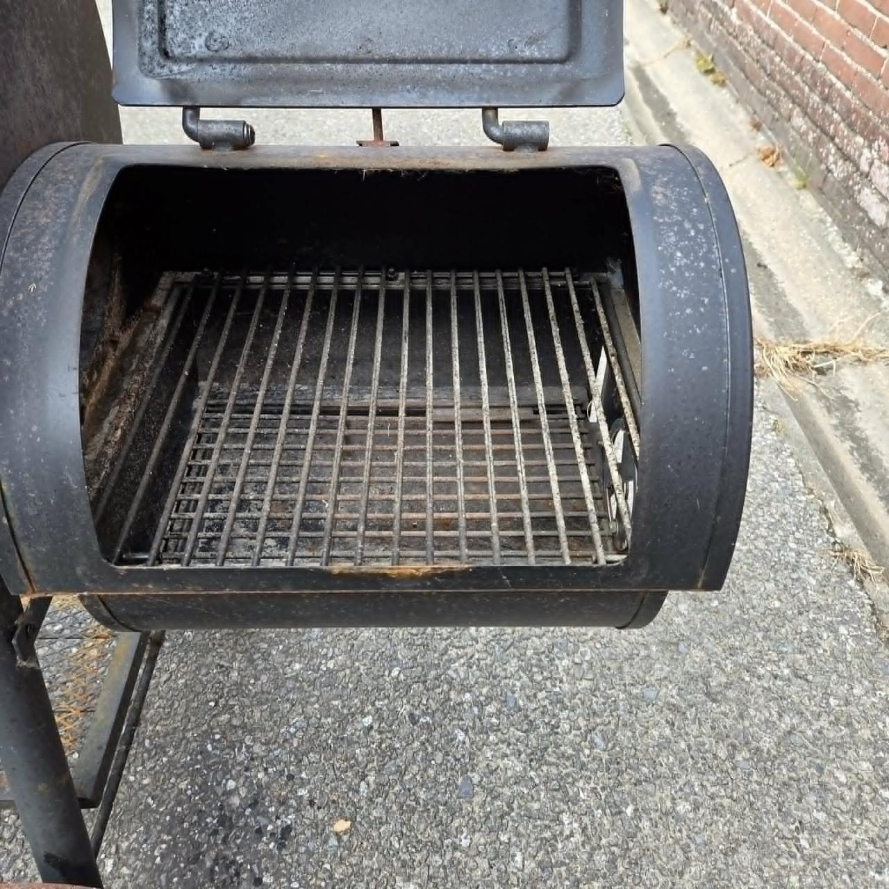 Barbecue met rookoven
