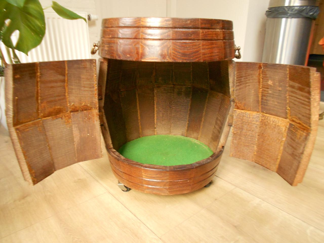 Vintage drank vat ton mini bar