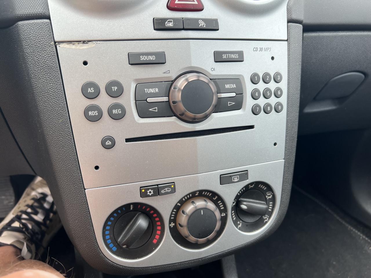 Zeer nette Opel Corsa Automaat uit dec 2013 met slechts 101.000 km