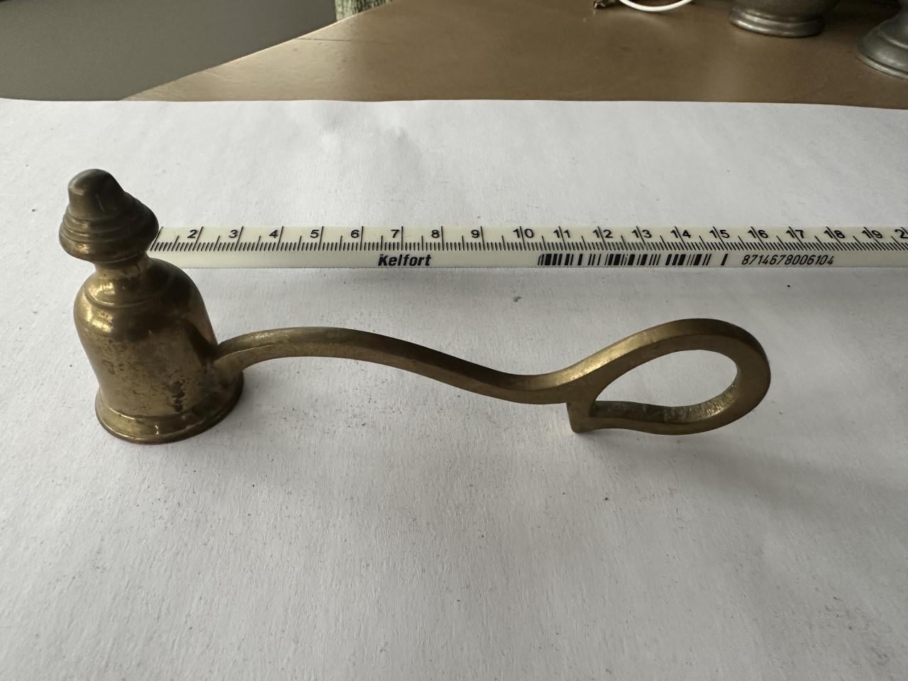 Koperen kaarsendover en brievenopener