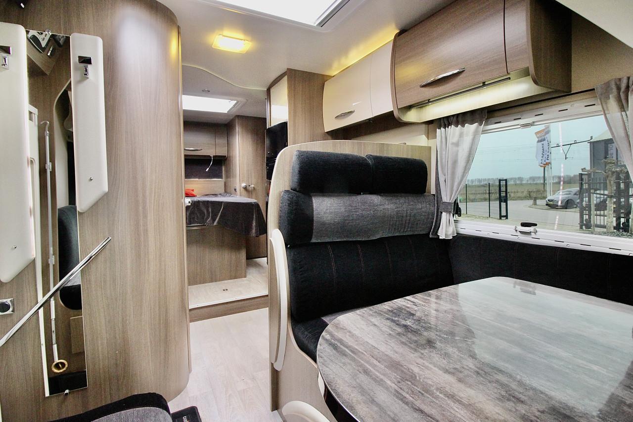 Challenger Sirius 2098(Queensbed+Hefbed, Als nieuw!!, Euro5)