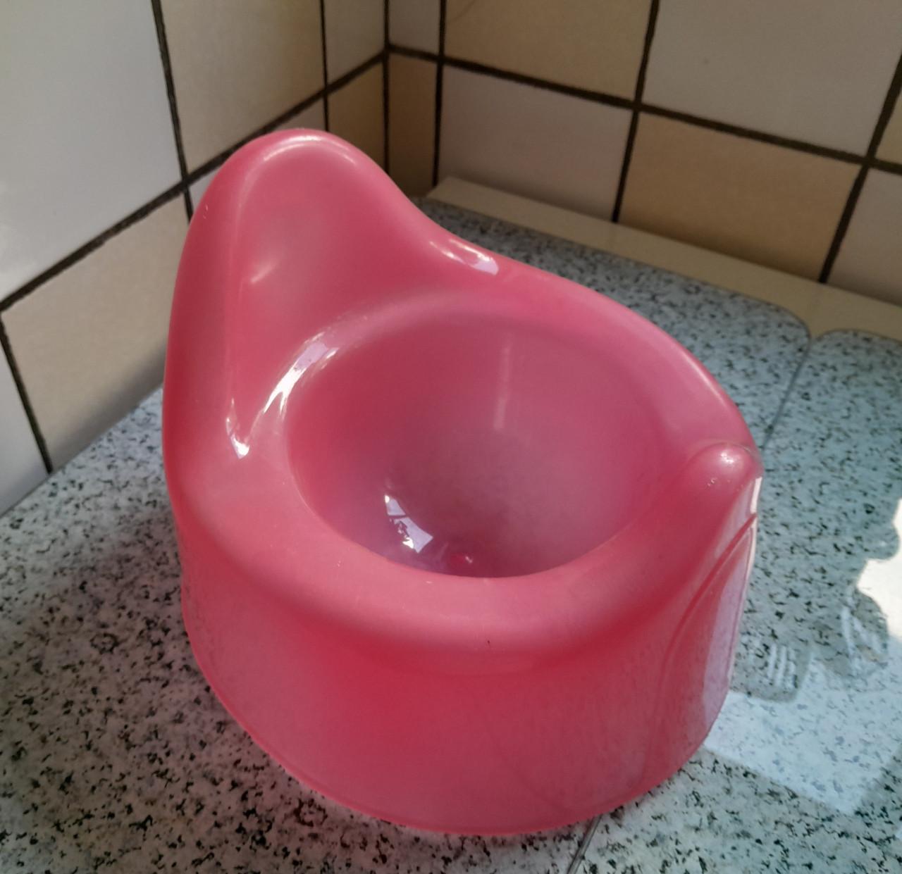 Divers speelgoed o.a.Barby camper, schommel en overige spulletjes