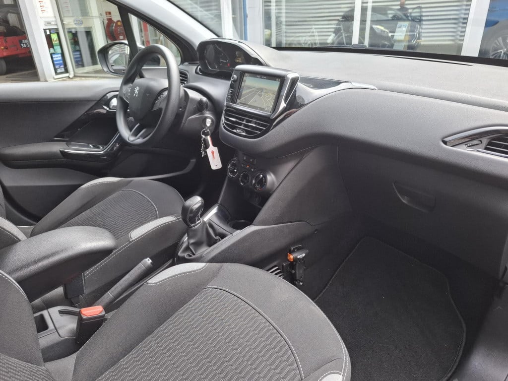 Peugeot 208 1.2 82 blue lion 5-drs airco/nav/park