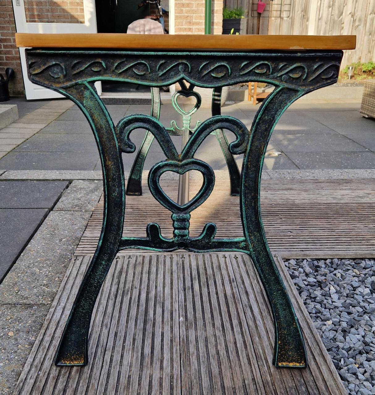 Tuintafeltje hout/ gietijzer