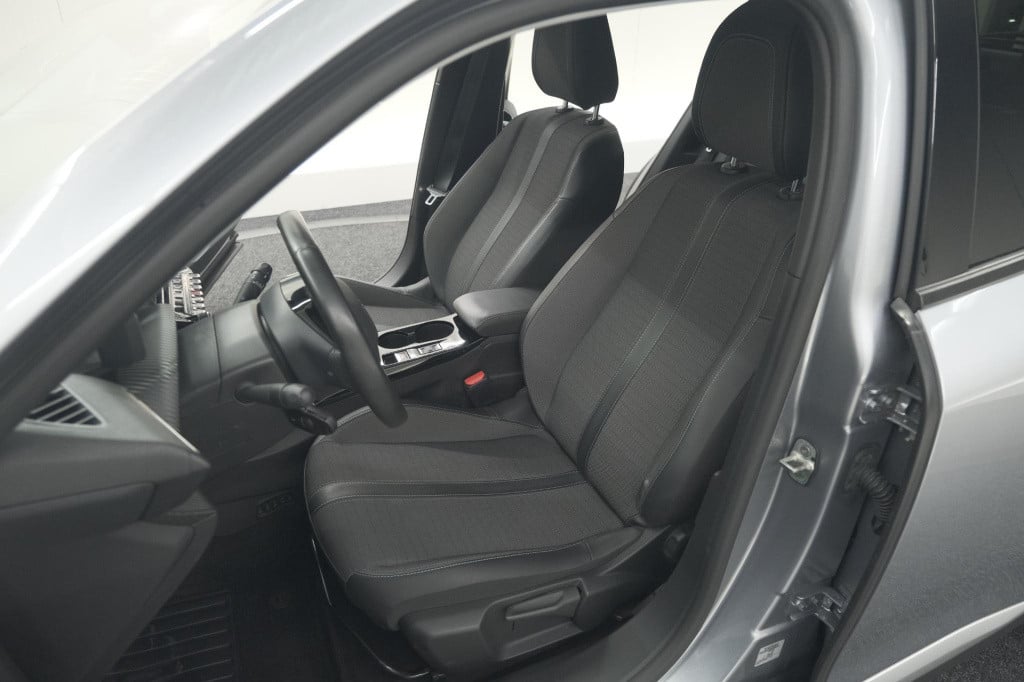 Peugeot E-2008 ev allure pack 50 kwh | 3 fase laadfunctie | camera | naviga