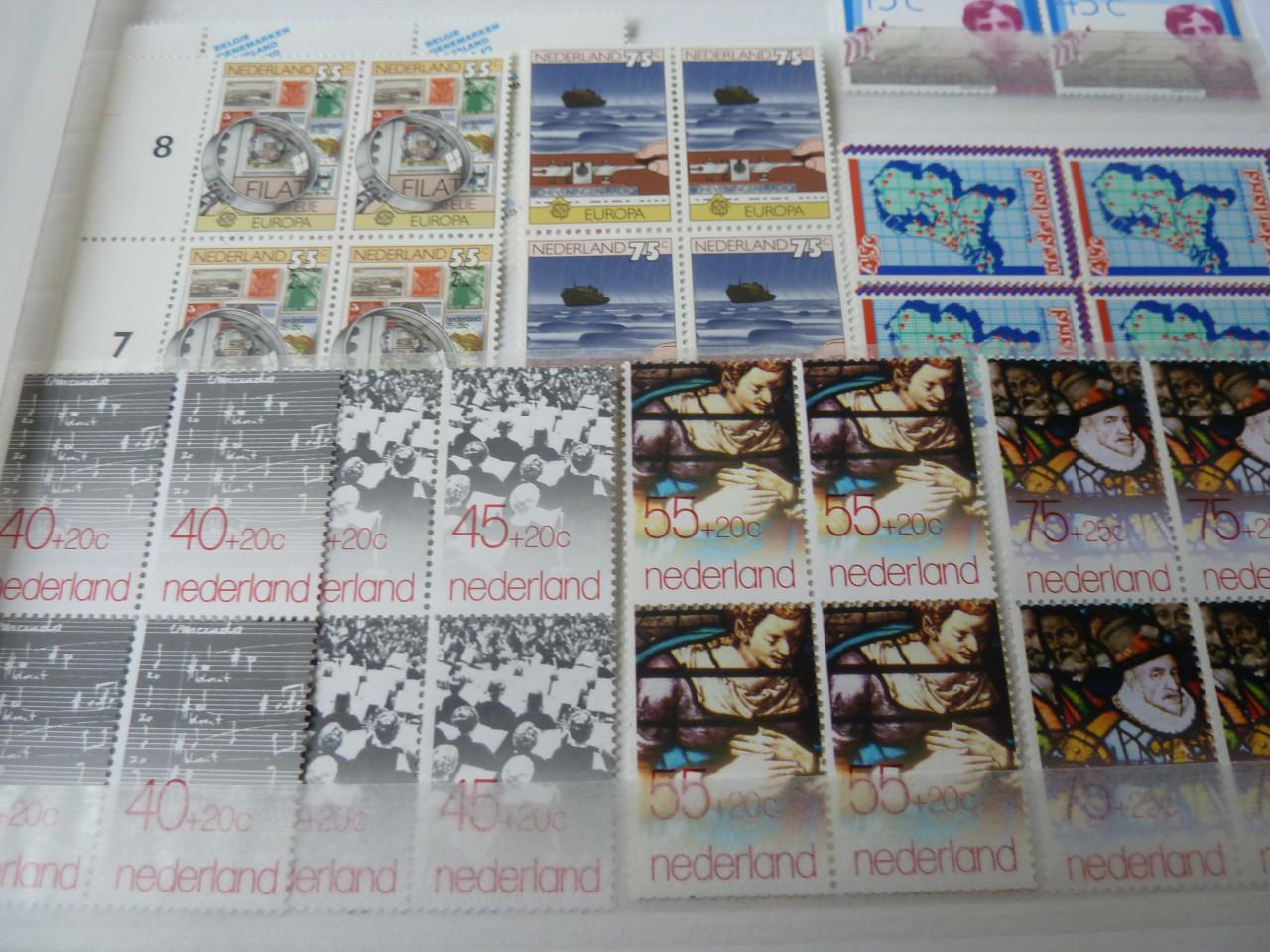 STOCKBOEK MET RUIM 650 NED.ZEGELS