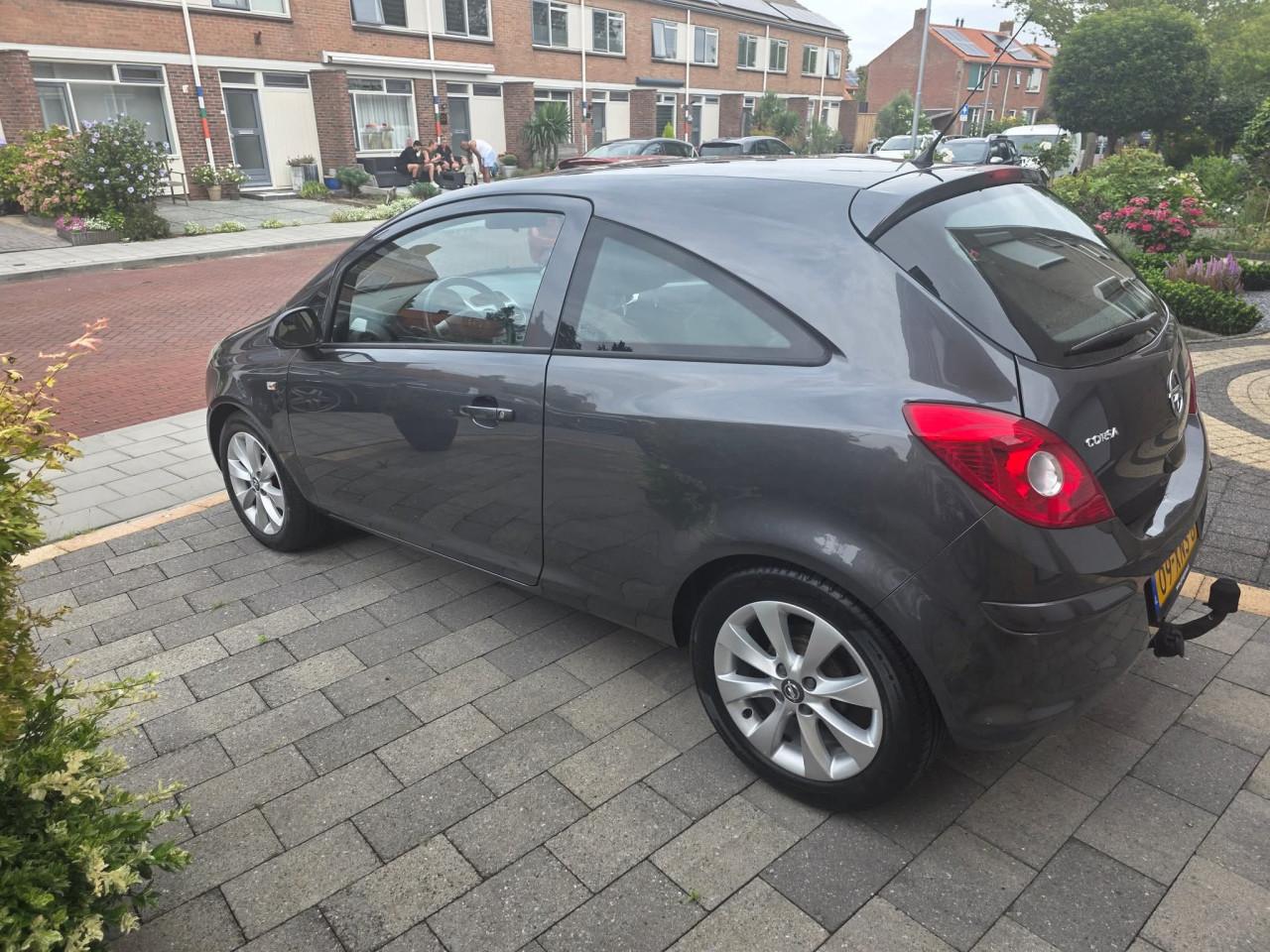 Tekoop zeer mooie Opel Corsa 1.2 16V Bj 2012
