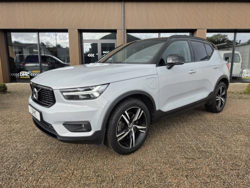 Volvo XC40 r design recharge plug-in hybrid lane assist | trekhaak | camera