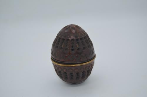 Handgesneden coquilla noten strooiers en pomanders (5)