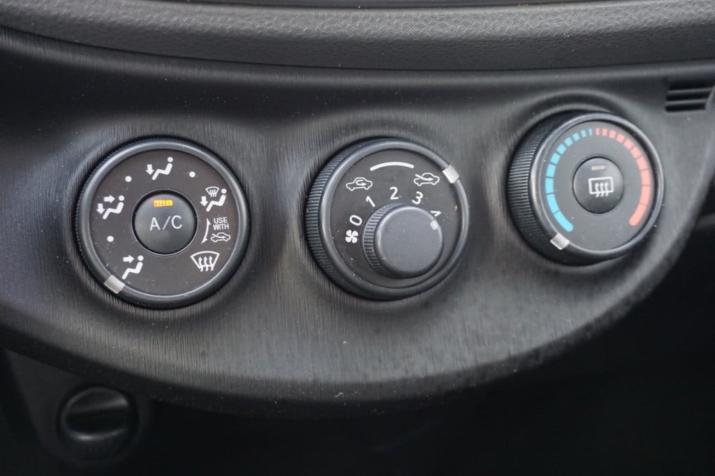Toyota Yaris 1.0 vvt-i now airco / elektr. ramen / nap