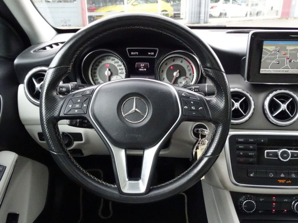 Mercedes-Benz Gla-klasse 200 prestige automaat | led | pano | el. koffer