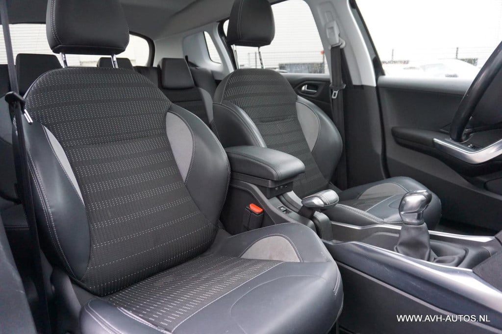 Peugeot 2008 1.2 vti allure pack premium plus