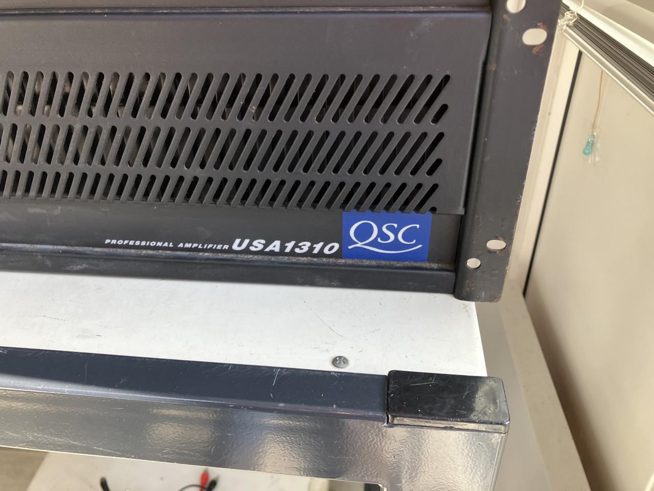 QSC USA 1310 amplifier 2x1000 Watt voor opmaak of onderdelen
