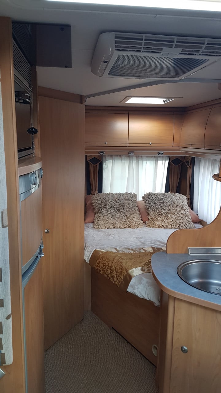 Te koop:  wegens stoppen met kamperen, camper Burstner Delfin 686