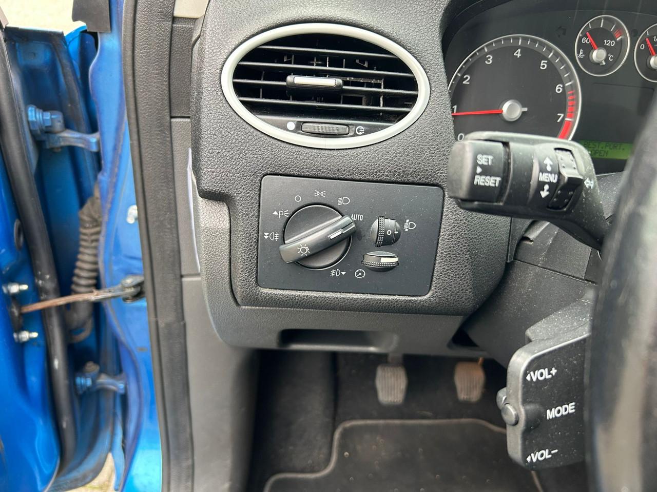 Ford Focus 2.0-16V Ghia FULL OPTION!