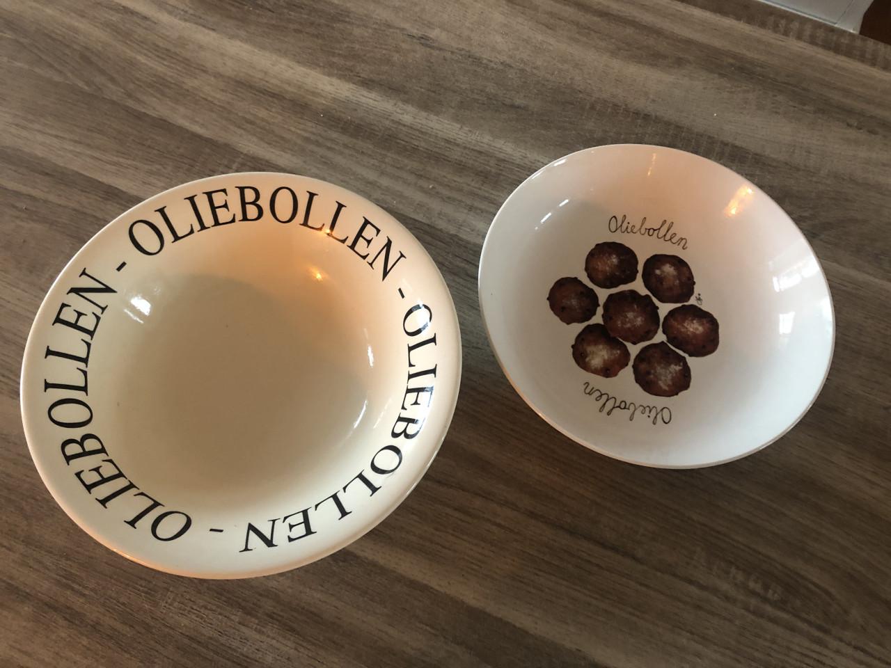 2 schalen voor oliebollen