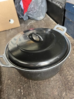 Groot en zwaar gietijzeren braadpan in prima staat