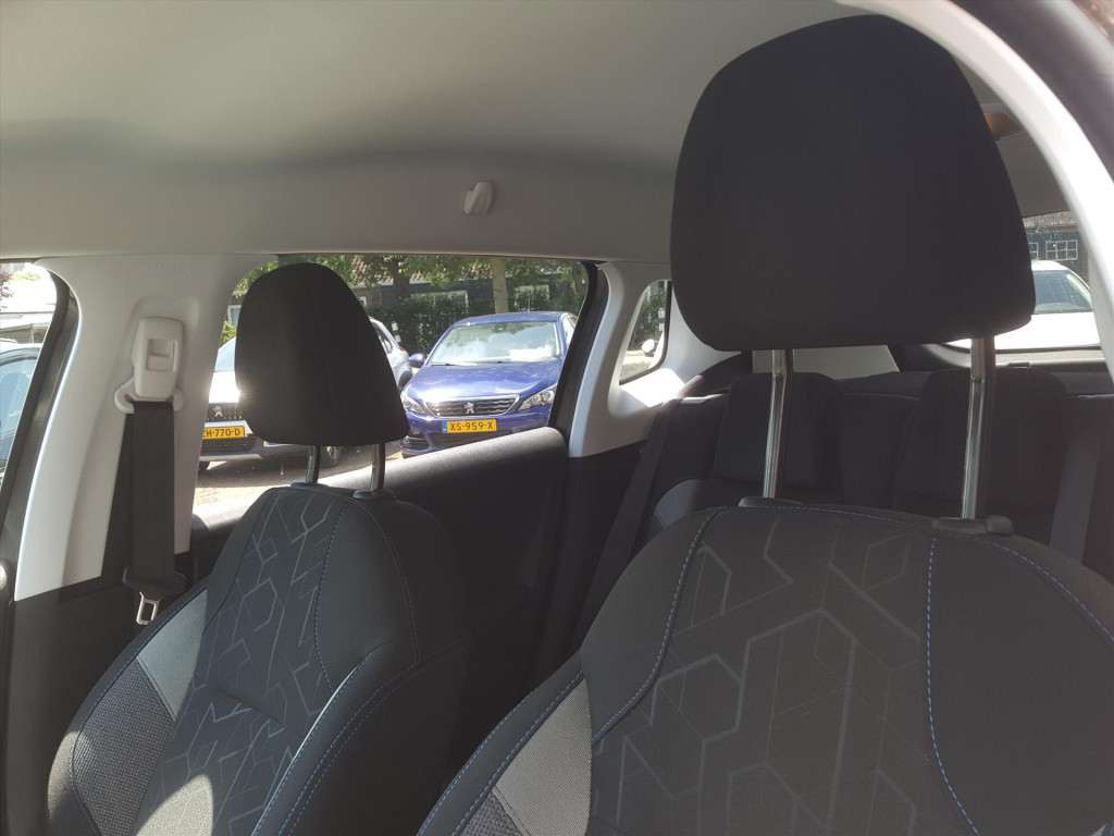 Peugeot 2008 1.2 puretech 82pk s&s style navigatie | airco | cruise control
