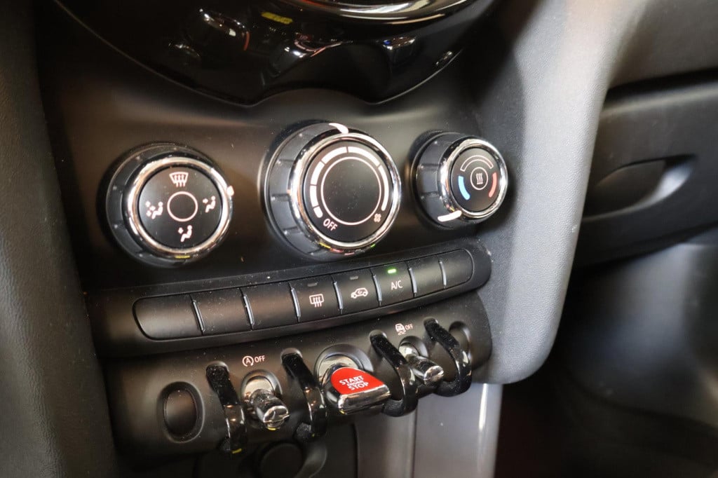 Mini One mini 1.5 business edition nl auto, cruise controle, appconnect, al